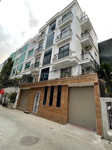 Cho thuê nhà 5 tầng mặt tiền 12m tiện kinh doanh