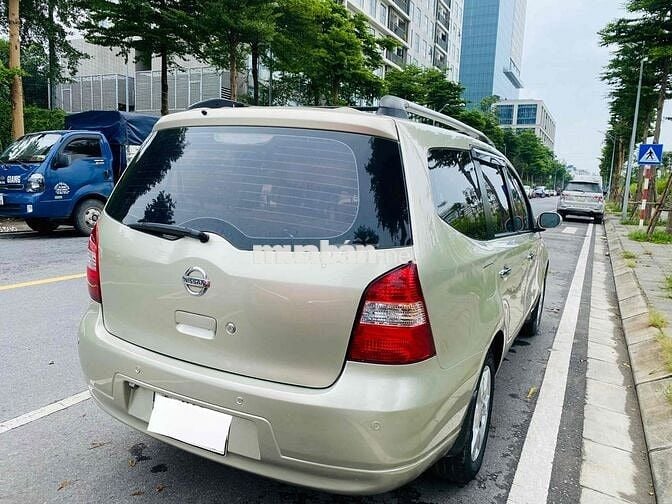 Nissan Grand livina 2010 1.8 AT
