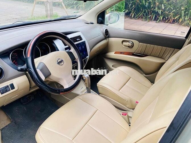 Nissan Grand livina 2010 1.8 AT