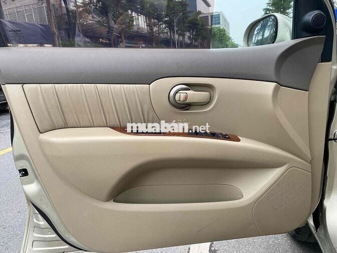 Nissan Grand livina 2010 1.8 AT