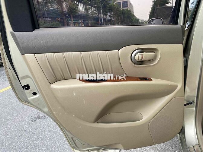 Nissan Grand livina 2010 1.8 AT