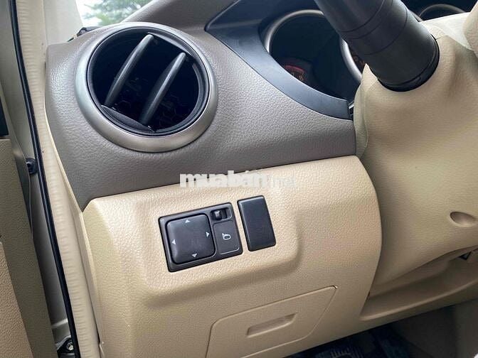 Nissan Grand livina 2010 1.8 AT