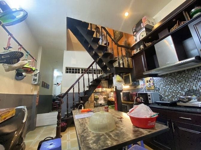 Nhà nở hậu nhẹ, Lâm Văn Bền 4x15m