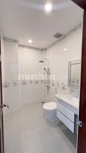 Nhà mặt tiền đường phan xích long