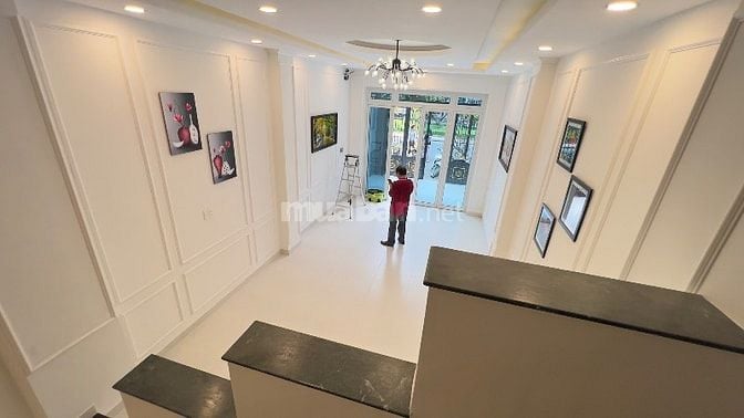 Nhà mặt tiền đường phan xích long