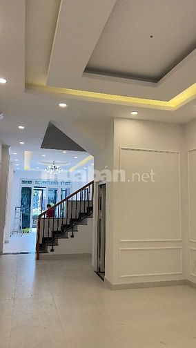 Nhà mặt tiền đường phan xích long