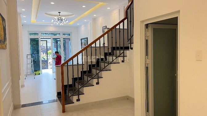 Nhà mặt tiền đường phan xích long