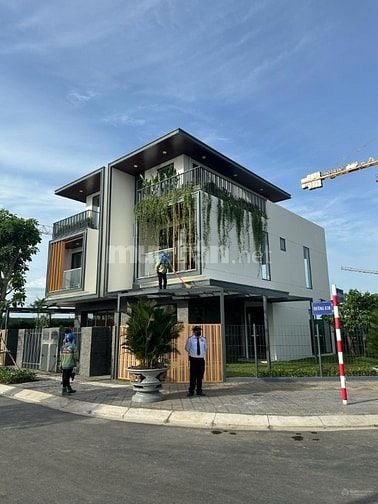 Nhà phố thương mại LA Home 5,45 tỷ – Cạnh TP.HCM, sống xanh