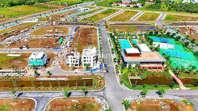 Nhà phố thương mại LA Home 5,45 tỷ – Cạnh TP.HCM, sống xanh