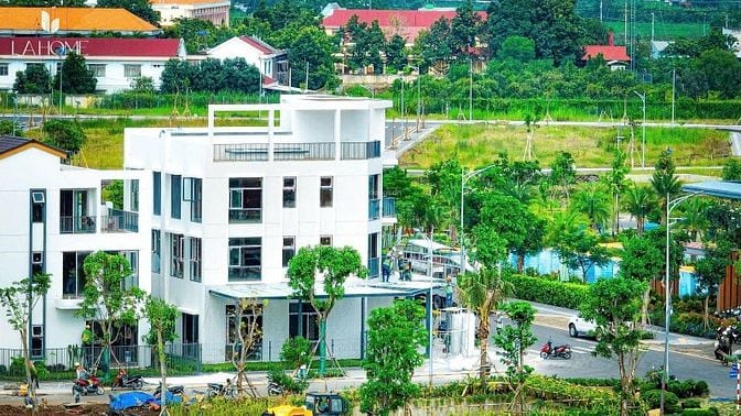 Nhà phố thương mại LA Home 5,45 tỷ – Cạnh TP.HCM, sống xanh