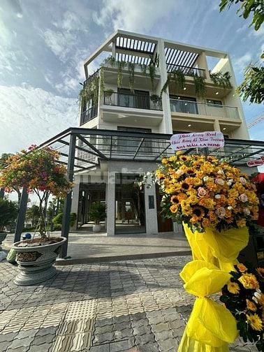 Nhà phố thương mại LA Home 5,45 tỷ – Cạnh TP.HCM, sống xanh