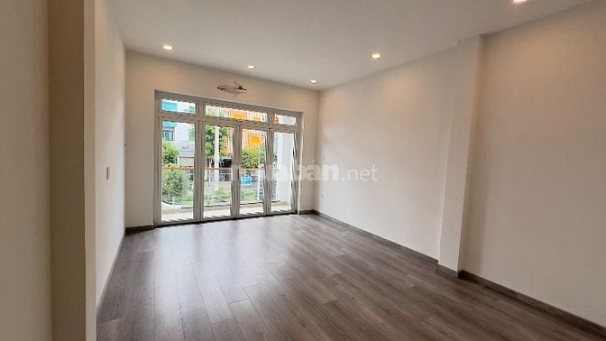 Nhà mặt tiền đường phan xích long