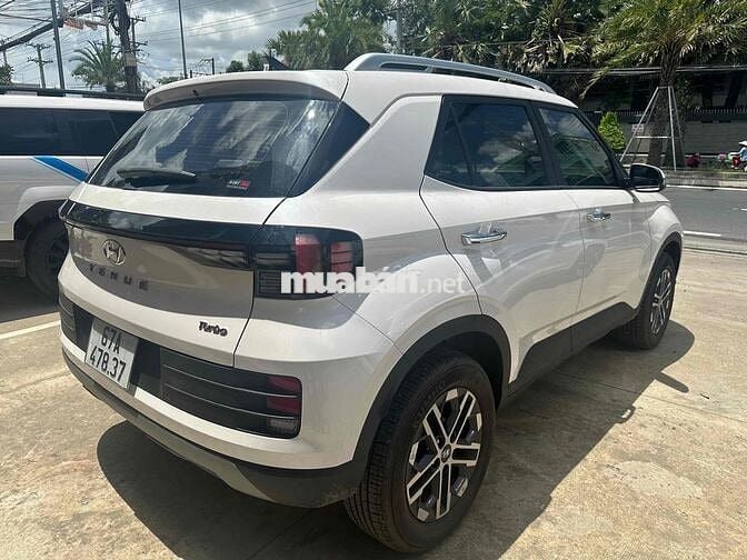 Hyundai Venue 2025 - 2000 km
