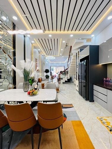 Nhà Tên Lửa - Tỉnh Lộ 10 - Xây 3 Lầu 4 Phòng Ngủ 5Wc Giá Chỉ Hơn 6 Tỷ