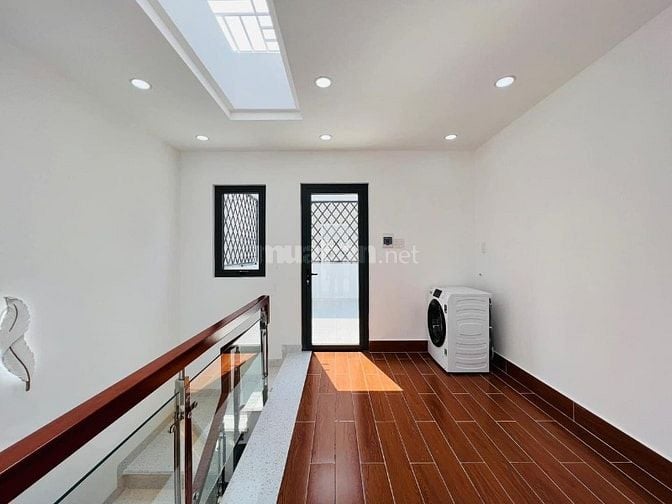 Nhà Tên Lửa - Tỉnh Lộ 10 - Xây 3 Lầu 4 Phòng Ngủ 5Wc Giá Chỉ Hơn 6 Tỷ