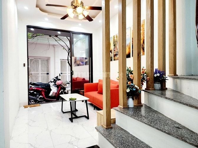 Nhà dân ngõ 294 Đội Cấn, ở luôn, trước nhà rộng 3m DT45m2 5T giá 6.5ty