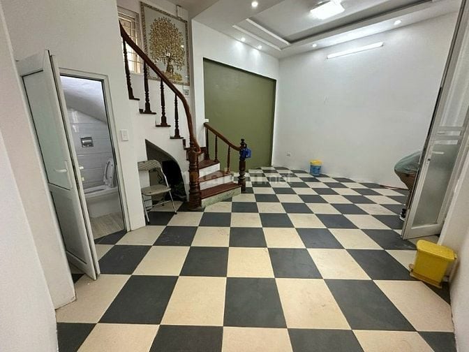 Cho thuê nhà 5 tầng tại số 6 ngõ 713 Lạc Long Quân, ô tô đỗ cửa
