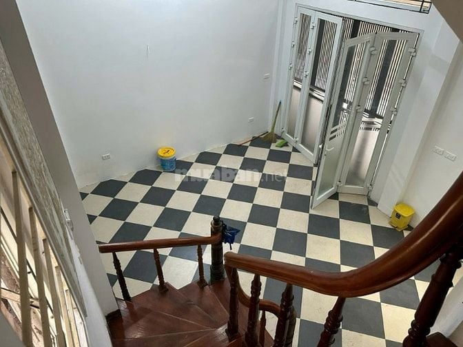 Cho thuê nhà 5 tầng tại số 6 ngõ 713 Lạc Long Quân, ô tô đỗ cửa