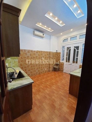 Cho thuê nhà 5 tầng tại số 6 ngõ 713 Lạc Long Quân, ô tô đỗ cửa