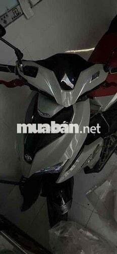Xe đang cầm cần bán
