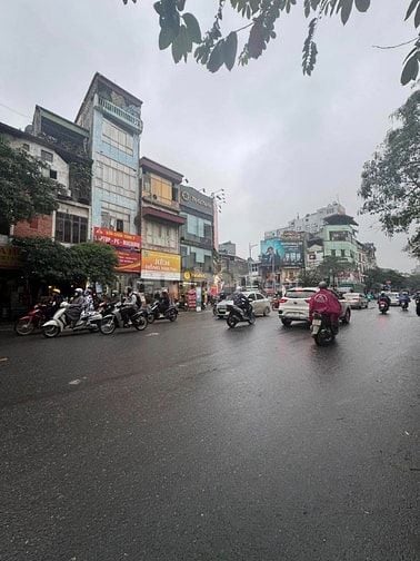 Bất ngờ chưa ! 15.9 tỷ có nhà mặt phố Thanh Nhàn, mặt tiền 5m, 4 tầng