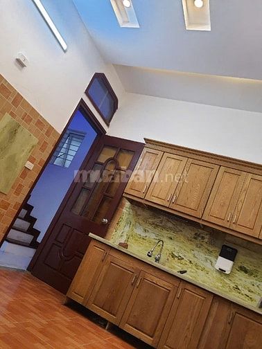 Cho thuê nhà 5 tầng tại số 6 ngõ 713 Lạc Long Quân, ô tô đỗ cửa