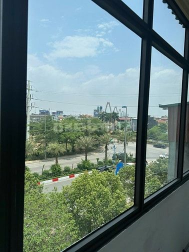 Cho thuê nhà 5 tầng tại số 6 ngõ 713 Lạc Long Quân, ô tô đỗ cửa