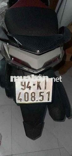 Xe đang cầm cần bán