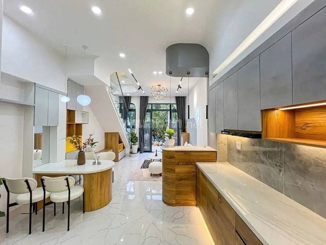 Nhà 2 lầu  ngay chợ đêm bà tri Tân Uyên TPHCM (BD cũ)
