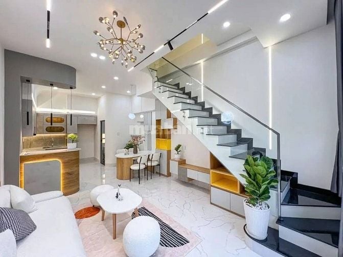 Nhà 2 lầu  ngay chợ đêm bà tri Tân Uyên TPHCM (BD cũ)