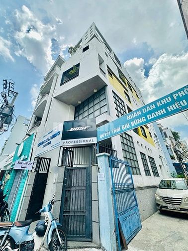 Cho thuê nhà góc hai mặt tiền số 150C Huỳnh Văn Bánh, Phường 11, Quận 