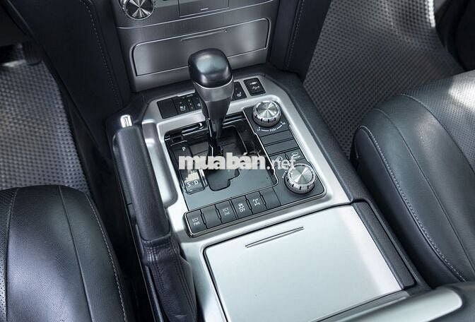 Toyota Land Cruiser VX 4.6 V8 2019