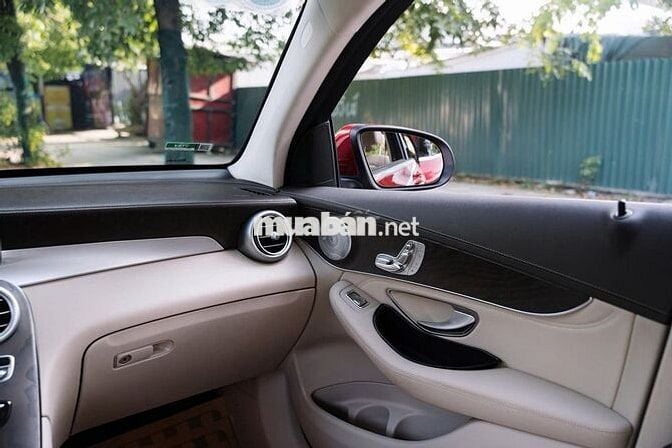Mercedes Benz GLC200 4MATIC 2020 - 63000 km