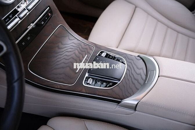 Mercedes Benz GLC200 4MATIC 2020 - 63000 km