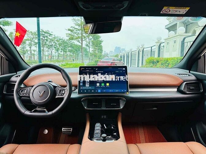 VinFast VF8 2024 Plus - 2000 km catl mua đứt