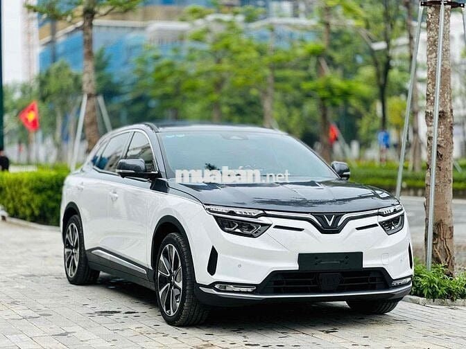 VinFast VF8 2024 Plus - 2000 km catl mua đứt
