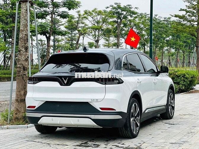 VinFast VF8 2024 Plus - 2000 km catl mua đứt