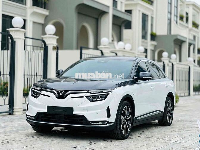 VinFast VF8 2024 Plus - 2000 km catl mua đứt