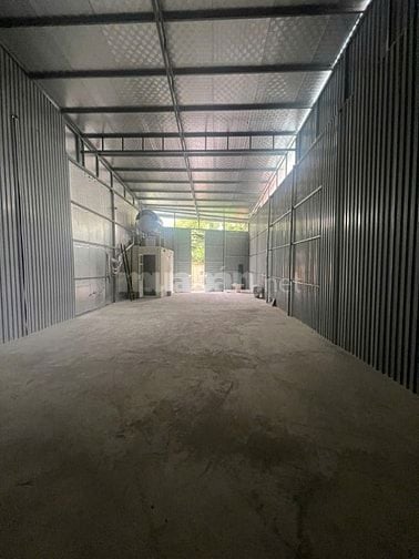 Cho thuê kho mới135m2, MT 8m,2 trần cao 6m2 , thông sàn. 17tr
