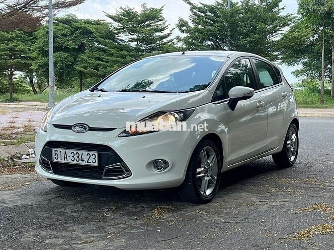 Ford Fiesta 2012 1.6 AT Hatchback - trắng đẹp