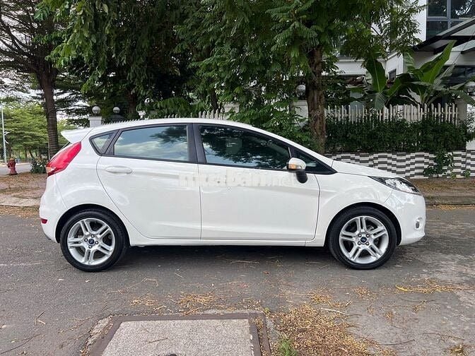 Ford Fiesta 2012 1.6 AT Hatchback - trắng đẹp