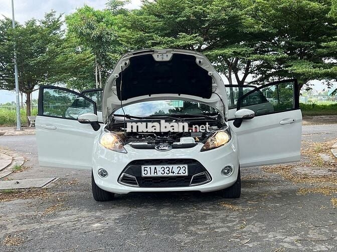 Ford Fiesta 2012 1.6 AT Hatchback - trắng đẹp