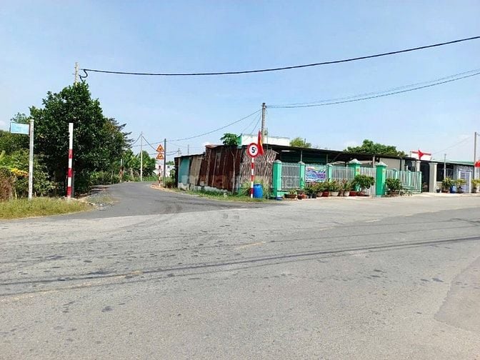 Phước Hiệp. Cần bán gấp lô đất vị trí đẹp giá hời Sổ hồng riêng sẵn 