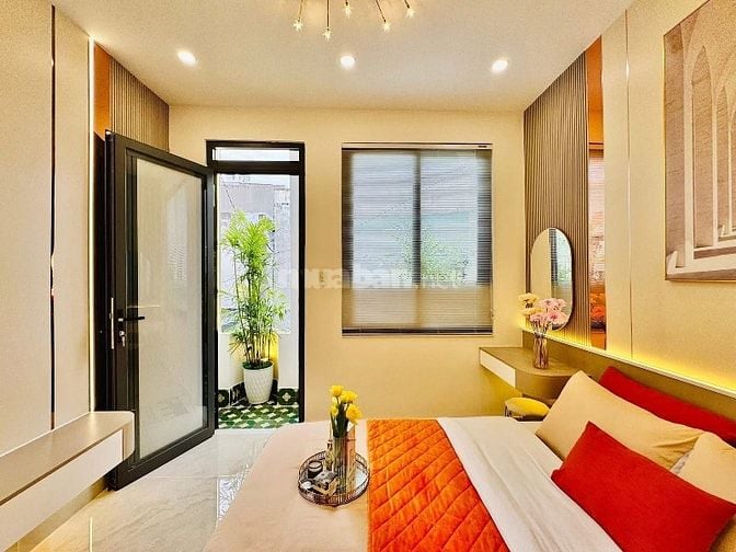 Bán gấp nhà Trương Định, P6, Q3. Chỉ 3,56tỷ. Hẻm 5m. LHN