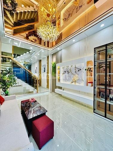 Bán gấp nhà Trương Định, P6, Q3. Chỉ 3,56tỷ. Hẻm 5m. LHN