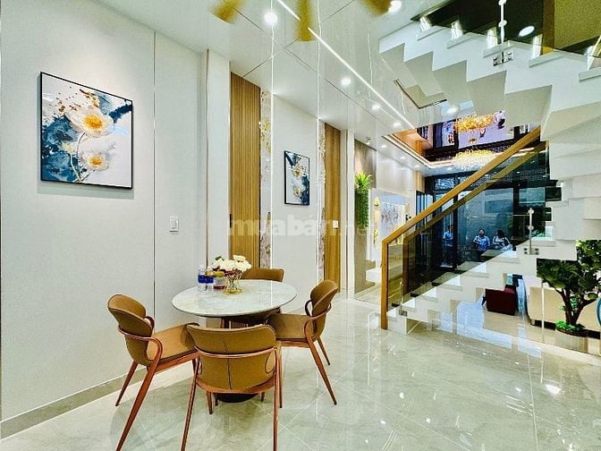 Bán gấp nhà Trương Định, P6, Q3. Chỉ 3,56tỷ. Hẻm 5m. LHN