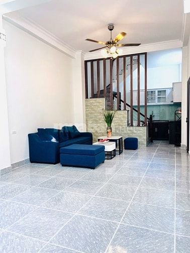 NHÀ DÂN XÂY.LÔ GÓC ĐỨC GIANG LONG BIÊN. NGÕ THÔNG Ô TÔ. 8.5 TỶ