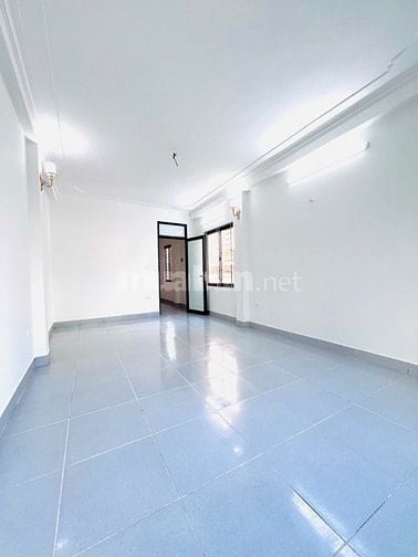 NHÀ DÂN XÂY.LÔ GÓC ĐỨC GIANG LONG BIÊN. NGÕ THÔNG Ô TÔ. 8.5 TỶ