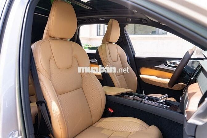 Volvo XC60 Ultimate B6 AWD 2023 - 7000 km