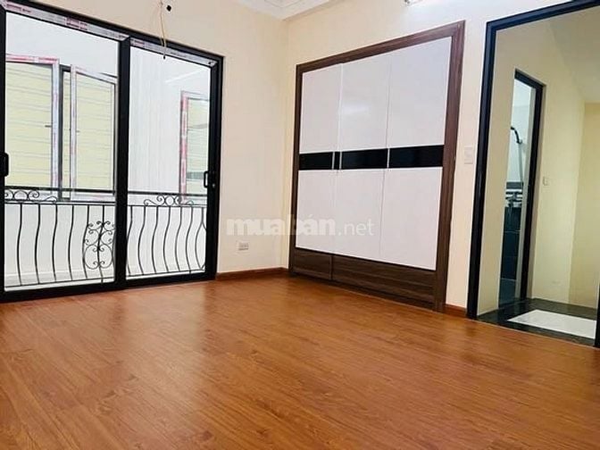 Nhà Bát Khối Đẹp Miễn Chê - 15m Ra Ô tô 7 Chỗ Đỗ - Chỉ Hơn 5 Tỷ xíu